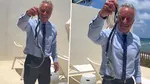 Imaginile zilei vin din SUA. Secretarul Sănătății, Robert Kenedy, a postat un video în care se luptă cu doi șerpi care au pătruns pe terasa casei