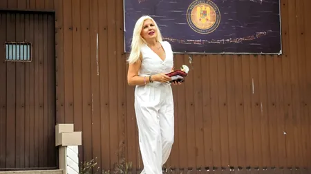 Elena Udrea a făcut senzație cu o geantă de lux. Cum a apărut în public și cât costă accesoriul exotic