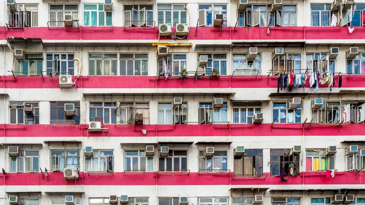 EUROSTAT. Gospodăriile din România sunt cele mai aglomerate din UE