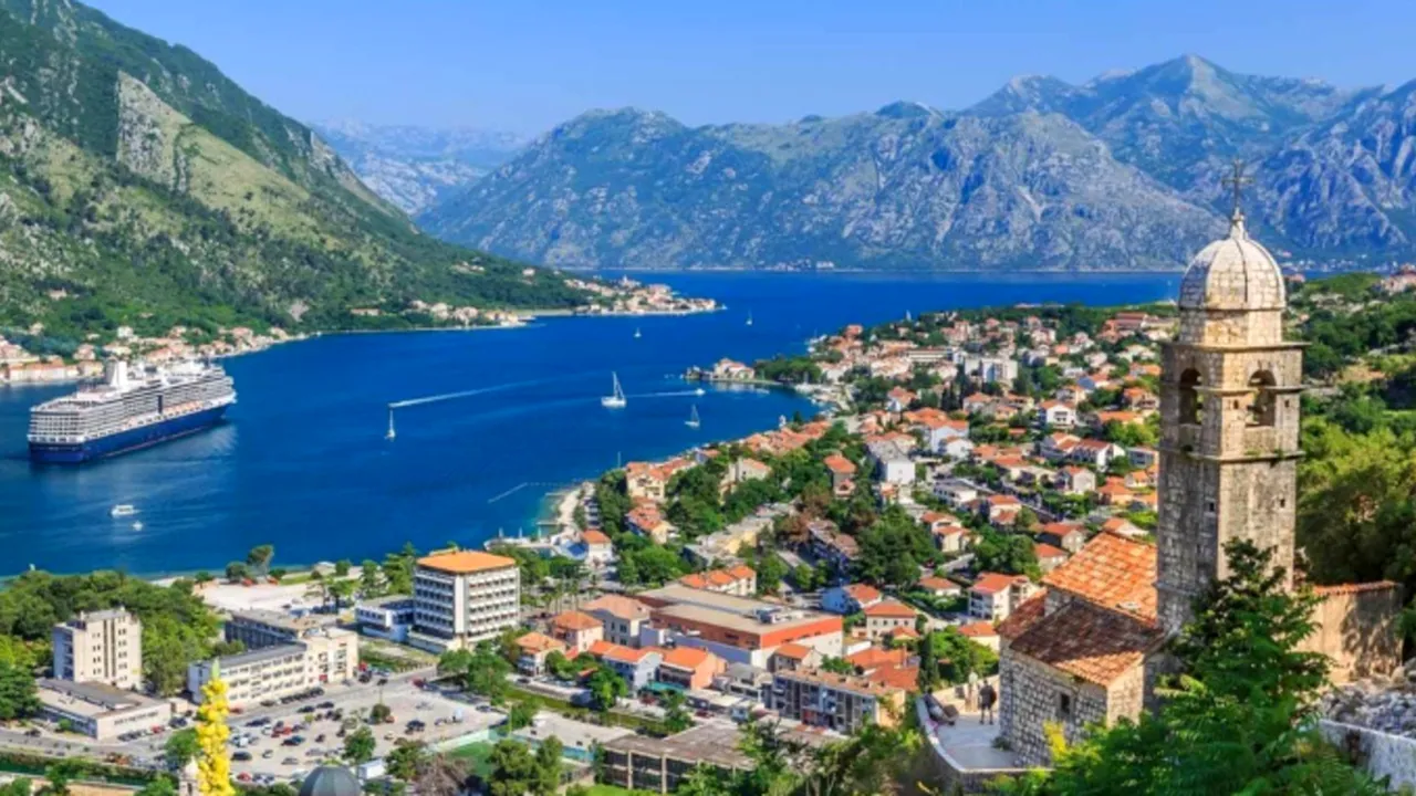Cetăţenii statelor UE pot intra în Muntenegru fără test PCR sau certificat de vaccinare