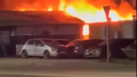 Incendiu puternic lângă București. Flăcări uriașe și degajări mari de fum în Domnești