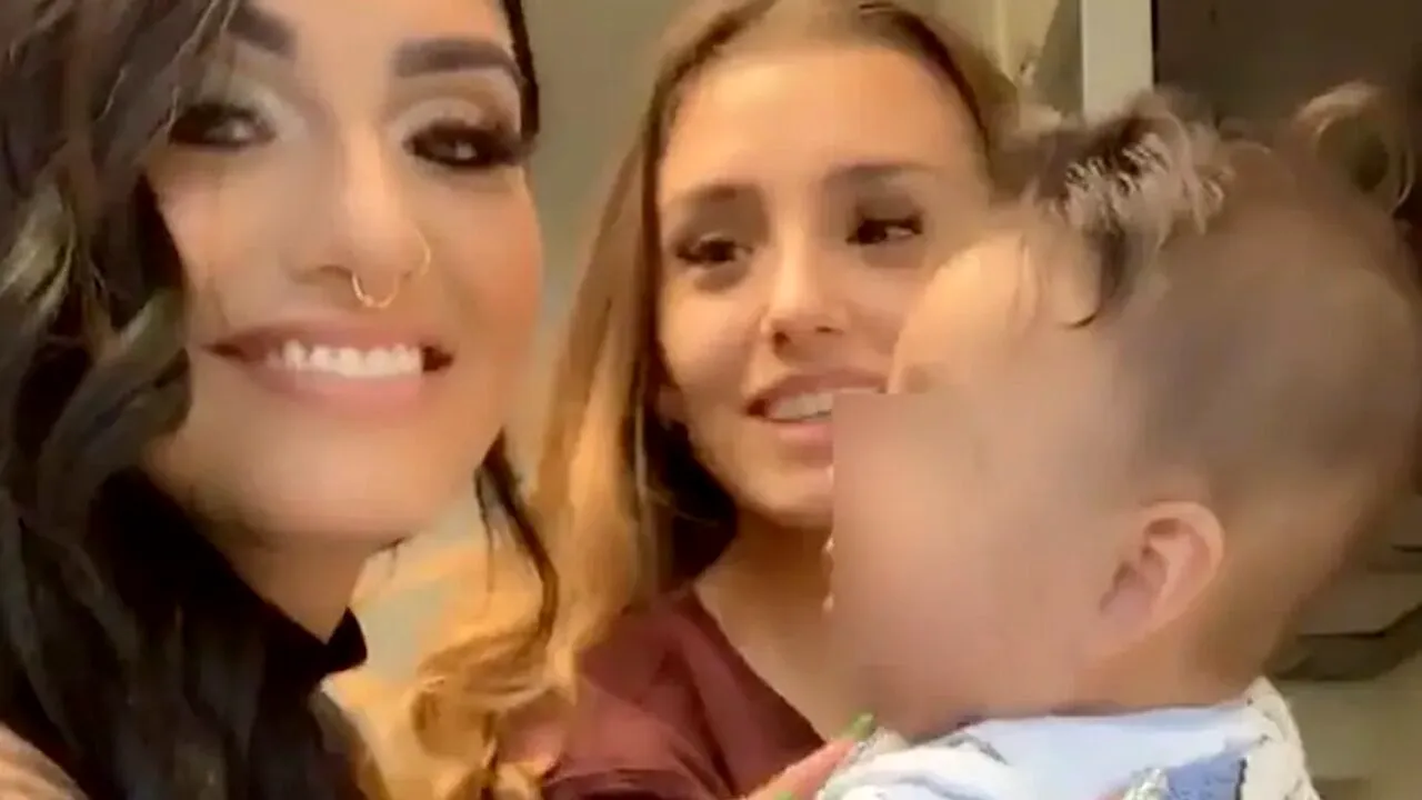 Nu ghicești nici din 10 încercări! Ce legătură de rudenie există, de fapt, între cele 3 persoane din imagine?