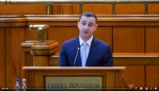 <span style='background-color: #2232e5; color: #fff; ' class='highlight text-uppercase'>POLITICĂ</span> Alfred SIMONIS despre titlul cărții șefului PNL: „Un ostaş în slujba ţării” e un soi de pleonasm sau o tautologie…