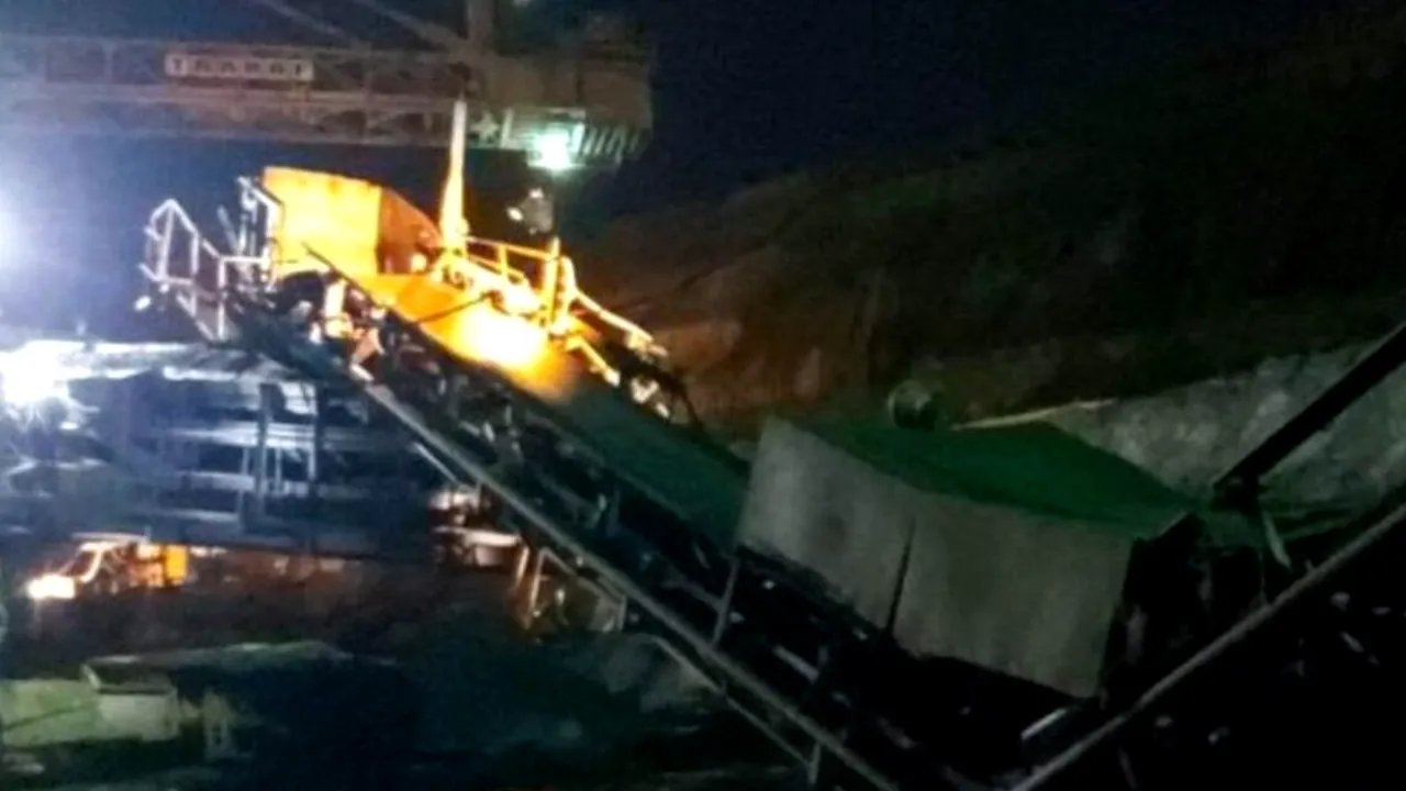 Minerii de la Complexul Energetic Oltenia, la un pas de o nouă TRAGEDIE. Două benzi de transport s-au prăbușit