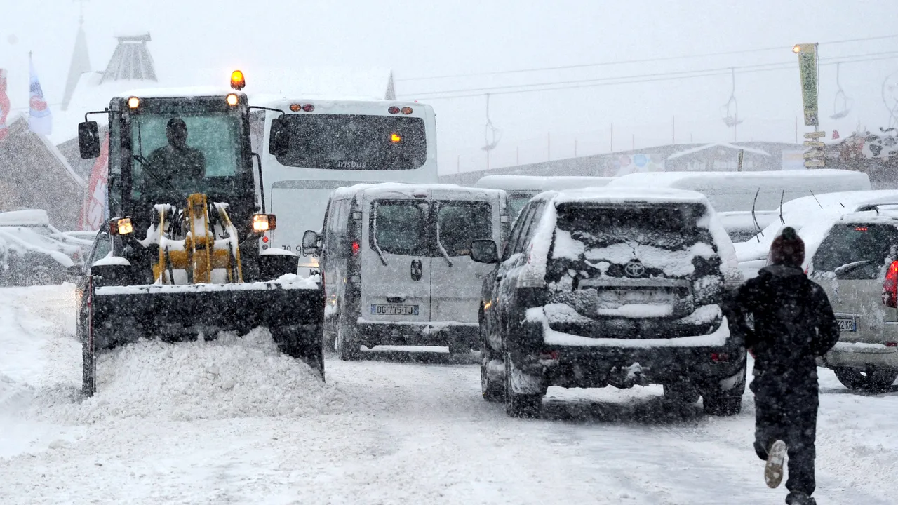 Oprea: Nu au fost drumuri închise din cauza zăpezii; la nevoie vor fi, cu informarea șoferilor