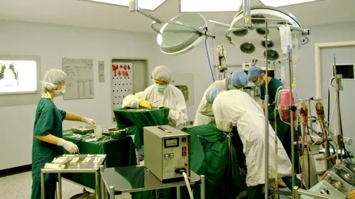 Cluj: Operație, în premieră națională, prin care limba unui pacient de 44 de ani va fi înlocuită