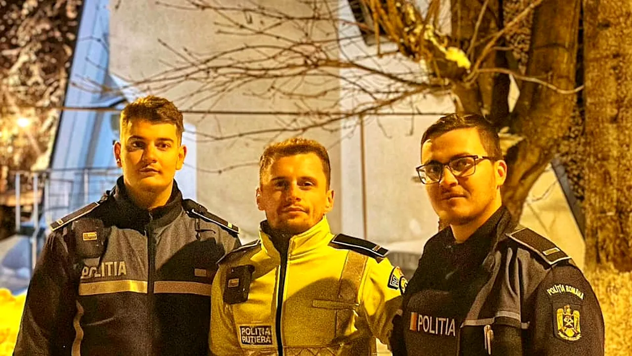PREDEAL. Ei sunt polițiștii EROI care au salvat o familie cu un bebeluș, și doi câini dintr-o casă cuprinsă de flăcări