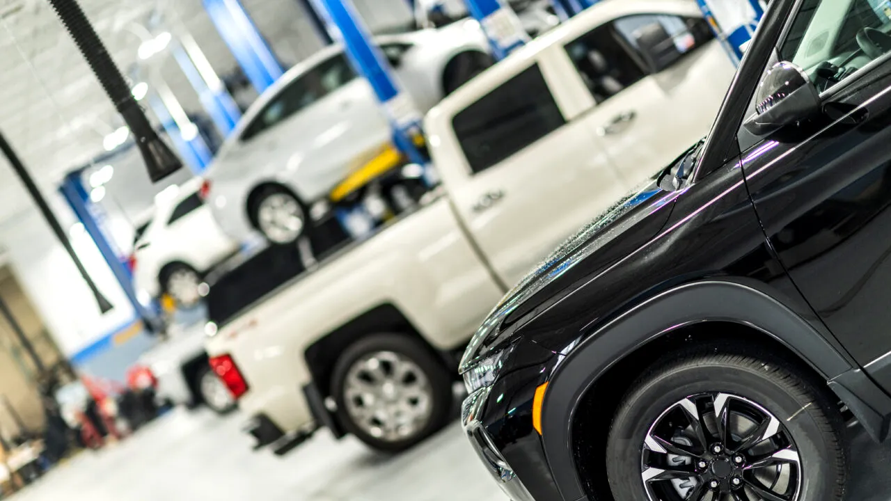 Un gigant din industria auto ar putea închide mai multe fabrici: 