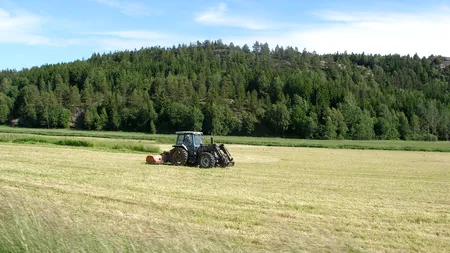 Planul lui Cioloș a păstra terenurile agricole în posesia românilor