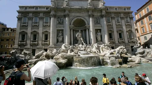 Suma uriașă aruncată anual în celebra Fontana di Trevi. Ce se întâmplă cu banii strânși