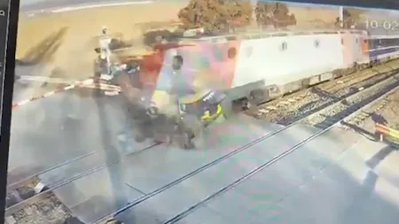 Excavatoristul cascador din Scroviștea care putea provoca o CATASTROFĂ feroviară nu avea permis pentru niciun tip de vehicul