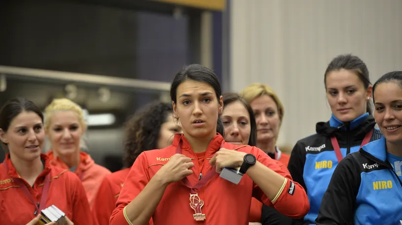 Echipa feminină de handbal, premiată de Guvern pentru medalia de bronz de la CM 2015