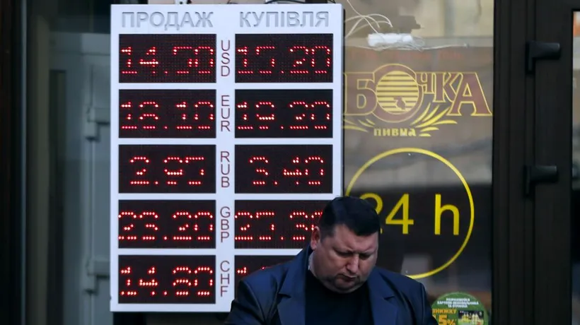 Grivna ucraineană s-a prăbușit cu 21% față de dolar, după măsuri de liberalizare a cursului