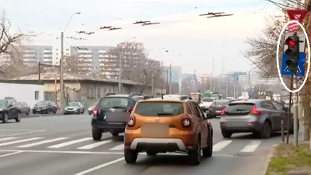 OPRIREA la culoarea roșie a semaforului, doar o opțiune în traficul din București. Ce riscă șoferii care nu trec pe verde în intersecții