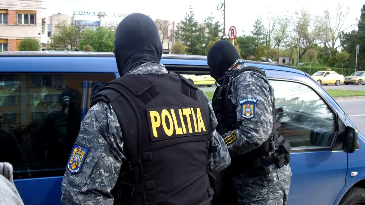 MAI. Polițist de frontieră, prins în casă la un traficant de droguri! A încercat să fugă pe fereastră la vederea procurorilor DIICOT