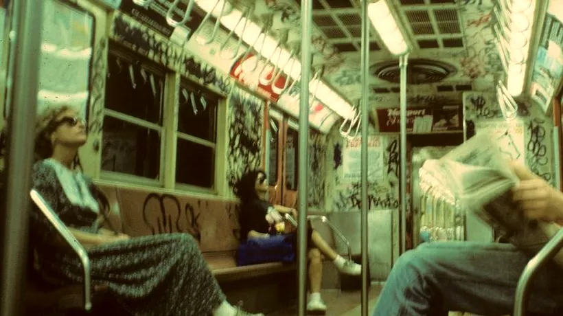 FOTO: Cum arăta în anii '70 metroul din New York, oraș aflat atunci pe marginea prăpastiei