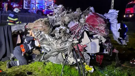 Imagini șocante de la locul accidentului în care au murit trei tineri, într-un Maserati făcut ghem - FOTO/VIDEO