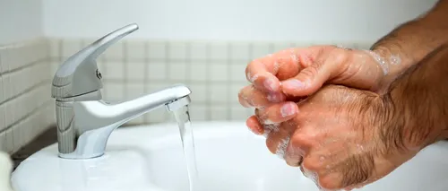 Un bărbat a MURIT după ce s-a spălat pe faţă cu apă de la robinet. Cum a fost posibil ca o amibă să-i ajungă la creier și să i-l devoreze