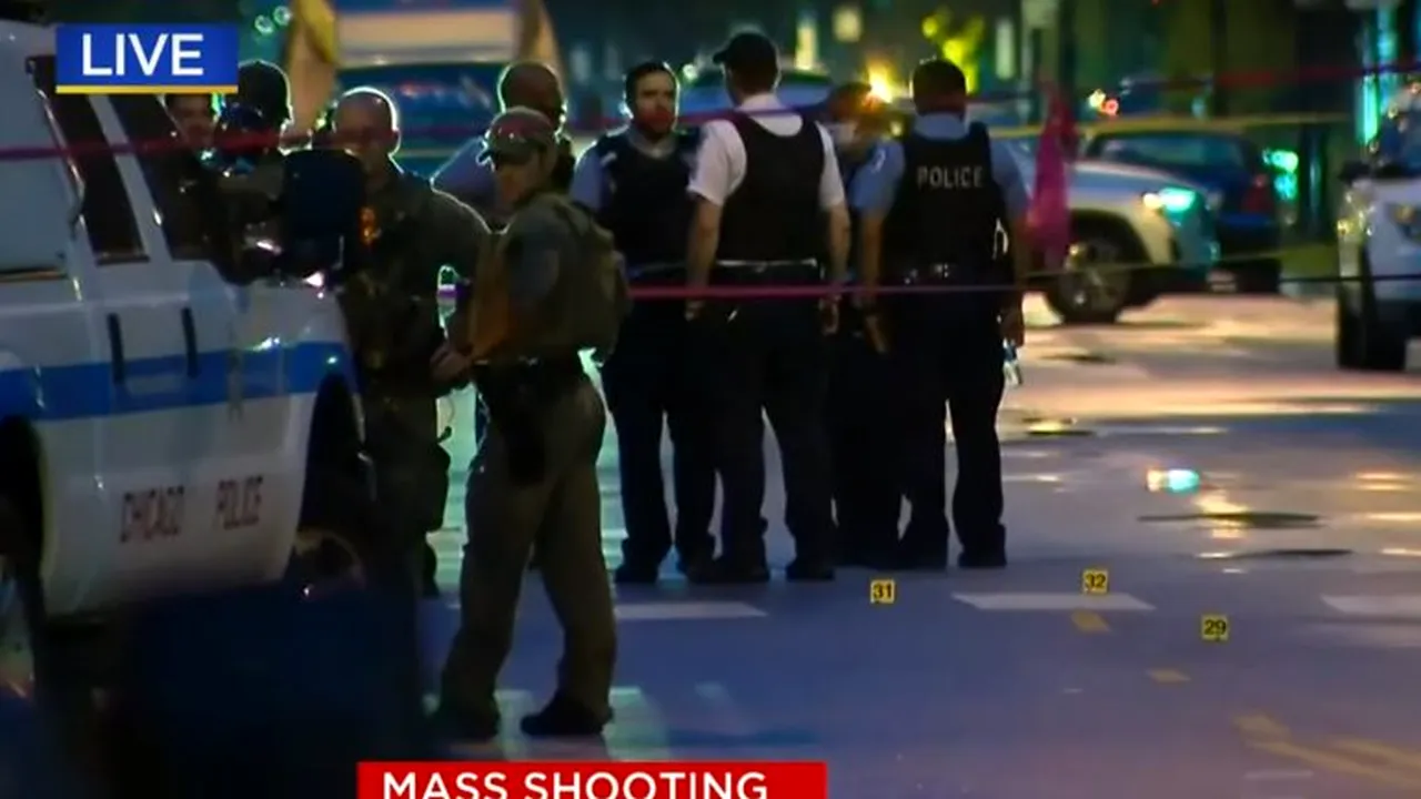 Înmormântare cu focuri de armă în Chicago. 14 persoane au ajuns în stare gravă la spital: „Totul arăta ca după război”