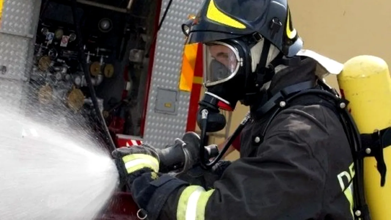 Explozie la Facultatea de Chimie din Cluj. Două persoane, transportate la spital