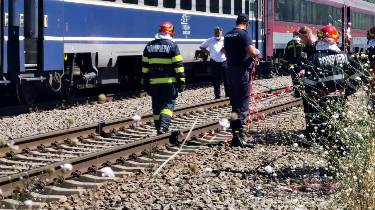 Blocaj pe calea ferată la Andronache. O persoană a căzut sub tren