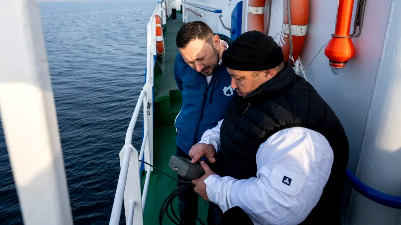 DEZASTRUL ecologic din Marea Neagră: Ministrul Mediului a solicitat ca determinarea hidrocarburilor din apă să se facă cu o intensitate mai mare