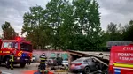 Un autoturism în care se aflau doi tineri a izbit cu putere un garaj în Rebrișoara. În ce stare sunt victimele