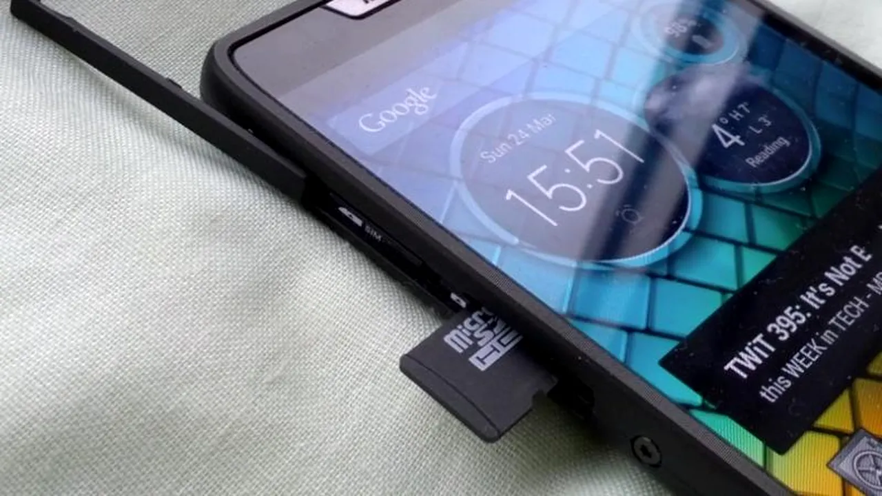 SMARTPHONE-uri: Memorie internă sau memorie internă plus card de memorie? Care este alegerea mai bună