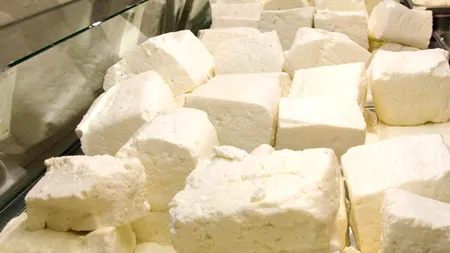 Peste 380 de kilograme de carne și brânzeturi, confiscate dintr-o piață din sectorul 2 al Capitalei