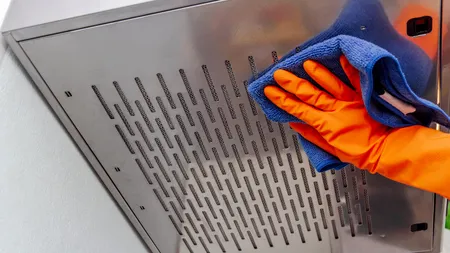 Trucul genial pentru eliminarea grăsimii de pe hotă. Te costă câțiva lei