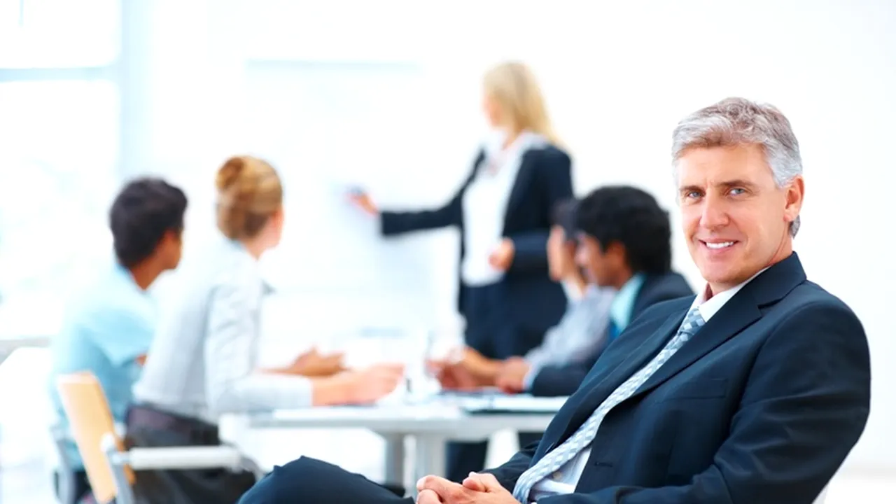 Câți angajați din România spun că primesc mai mulți bani decât merită