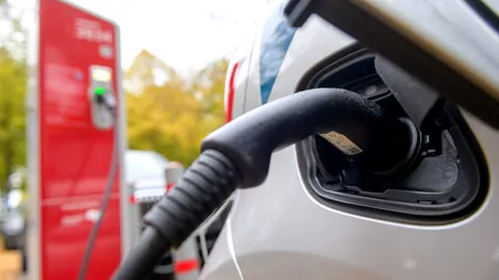 Acord istoric între Renault și Ford. Vor fi lansate 2 modele de vehicule electrice în Europa