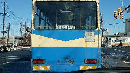 Un autobuz românesc RUGINIT pregătit de show-uri auto în SUA. Al Barry: Numai vreo trei butonașe ȘTIU ce fac