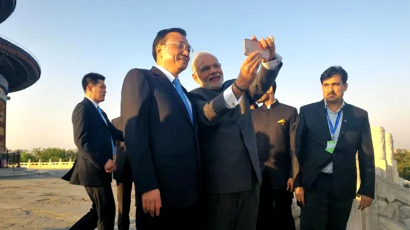 Acesta este cel mai puternic selfie politic din istorie. Cine apare în fotografie