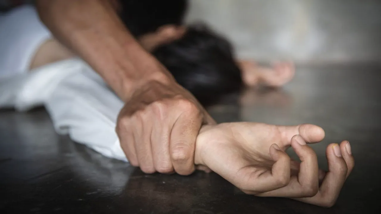 Un român a ucis o femeie și i-a abandonat cadavrul pe treptele unei clădiri publice din Austria