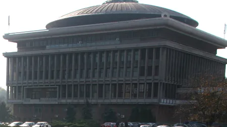 Un tânăr a fost găsit spânzurat în parcul Universității Politehnica din București