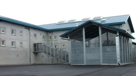 Doi români au evadat dintr-o închisoare, în Irlanda