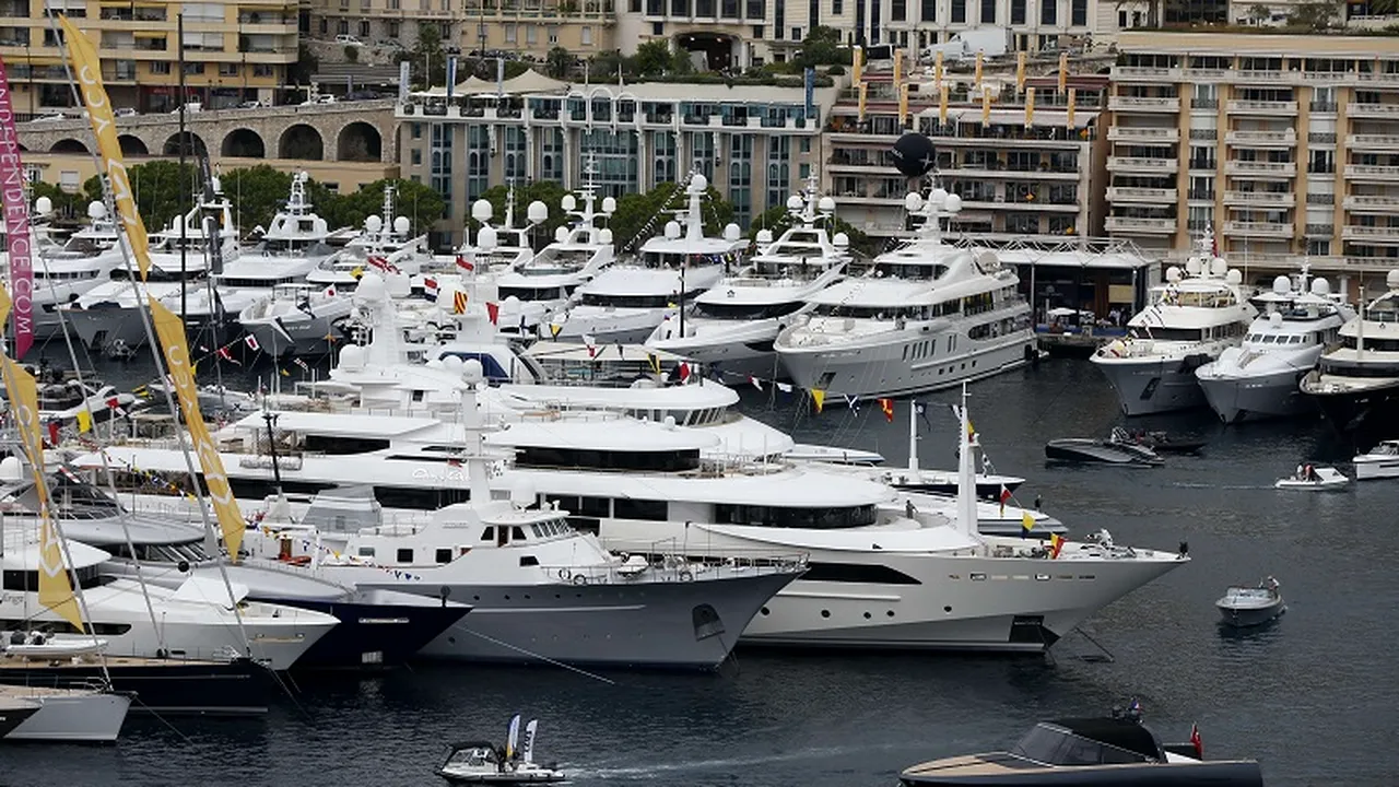 Aproape 180 de români au averi de minim 30 milioane de dolari. Câți miliardari are România