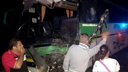 13 angajați ai Uzinei Dacia răniți în urma unui accident între două autobuze