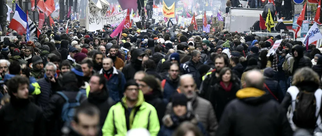 NOI PROTESTE în Franța față de reforma pensiilor! Autoritățile au intervenit cu gaze lacrimogene și tunuri de apă