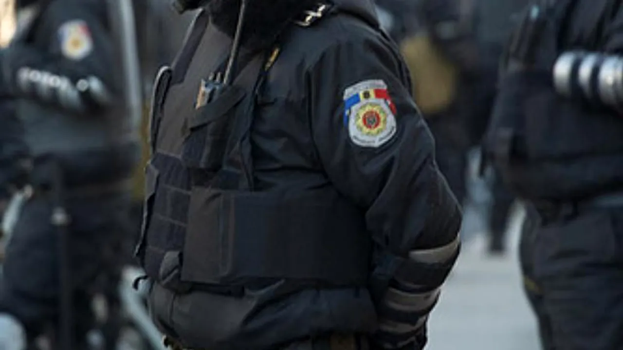 Ce au descoperit polițiștii moldoveni la două adrese din Chișinău. 