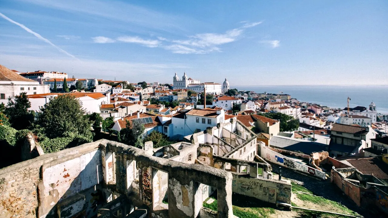 Destinația din Europa care este una dintre cele mai SIGURE din lume. E perfectă pentru vacanța de vară și de iarnă