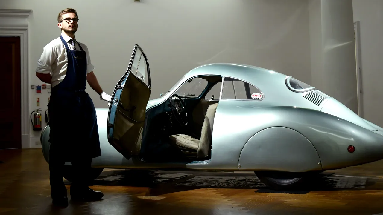 Primul Porsche, unic în lume, va fi scos la licitație. Cum arată bijuteria pe patru roți și cu cât ar putea fi vândută - VIDEO