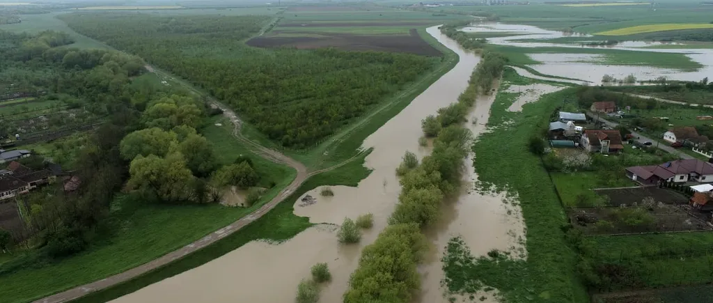 Cod roșu de INUNDAȚII pe râul Bârzava. Când va fi atins vârful de viitură