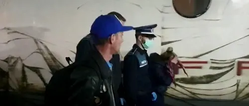 IMAGINI EXCLUSIVE! Cum au fost escortați trei români care se întorseseră din Franța până în București pe tren de polițiști - VIDEO