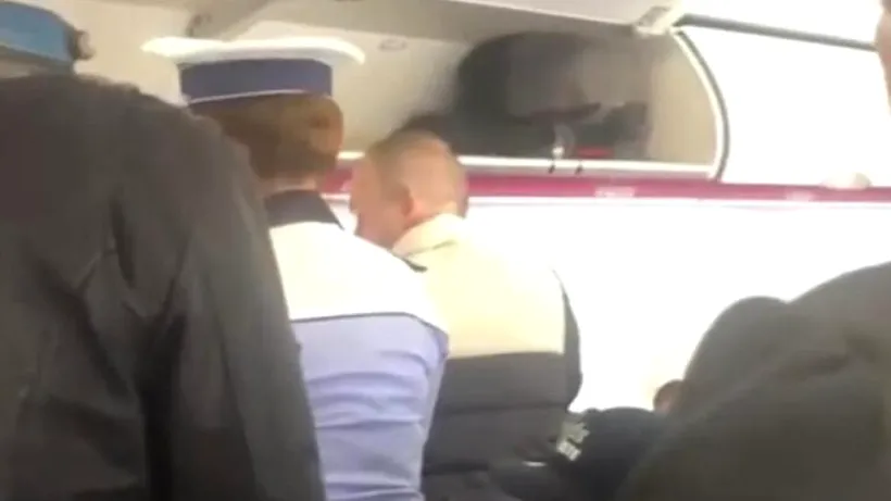 Un avion a fost blocat de polițiști, în Satu Mare, după ce unui pasager i s-au furat banii. Toţi călătorii au fost controlaţi pe rând