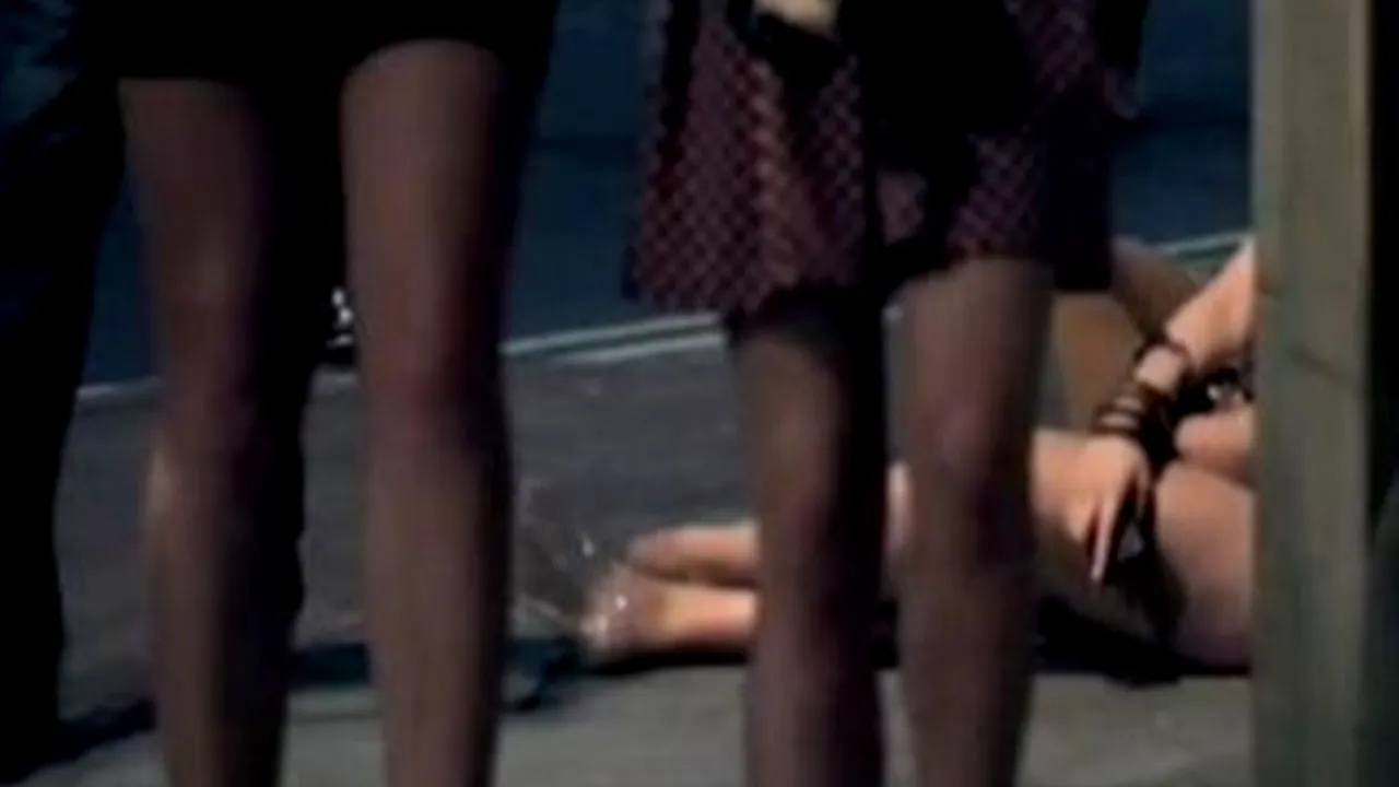 DOCUMENTARUL în care DISTRACȚIA înseamnă să BEI până îți PIERZI CUNOȘTINȚA