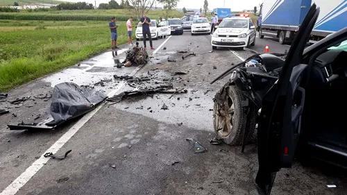 Accident cu trei morți în județul Iași, după ce un șofer a intrat pe contrasens. Martorii spun că ar fi ADORMIT la volan