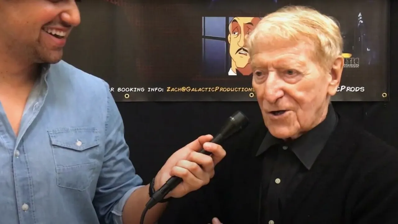 Actorul Clive Revill a murit la 94 de ani. A fost vocea Împăratului Palpatine din „Războiul Stelelor: Imperiul contraatacă”