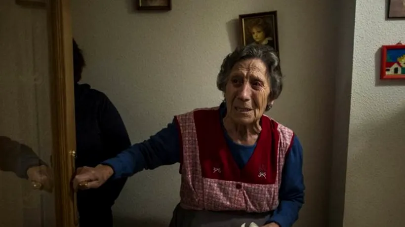 O femeie de 85 de ani, dată afară din casă pentru că a girat un împrumut al fiului său. Ce club de fotbal a sărit să o ajute pe bătrână